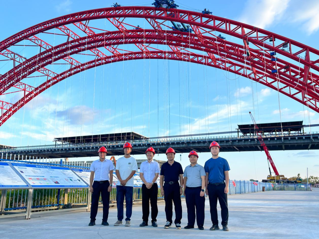 广西应急管理协会会长叶建进到广西路桥集团平陆运河桥梁项目调研及培训